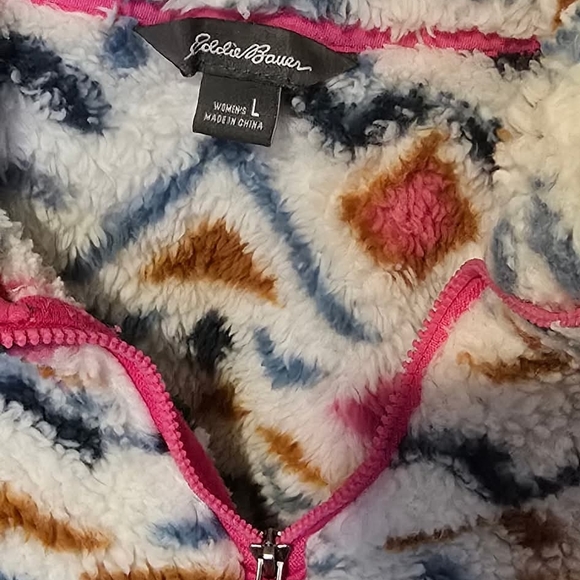 Colorful Chevron Fleece Pullover - Picture 3 of 3